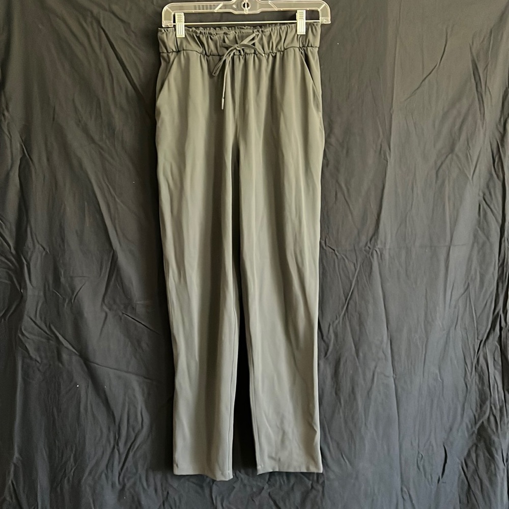 Woman’s Lululemon pants